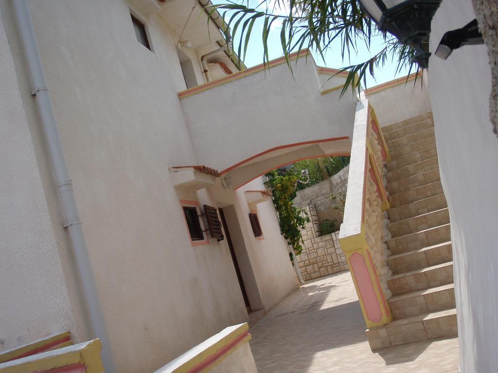 Apartments Ariana Pag Town Exterior photo